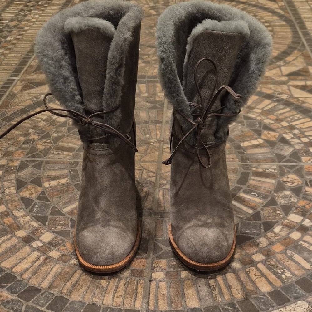 UGG Gray Shearling Lined Winter Boots Pictures Of Part Of The Description Size 6